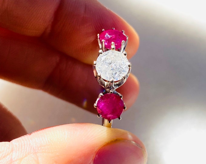 Vintage 2.80CTS Diamond Ruby Trilogy 18K Ring