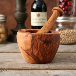 Holzmörser, Personalisierter Mörser, Personalisiertes Geschenk, Olivenholz, Hochzeitsgeschenk, Geschenk für sie, Geschenk für ihn,