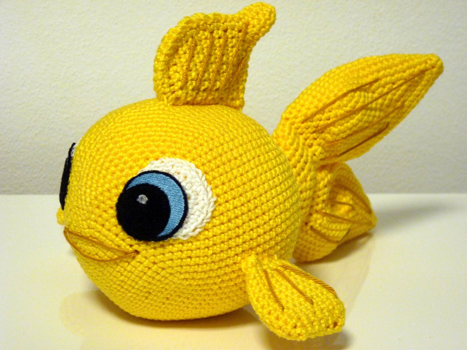 игрушки амигуруми золотая рыбка. амигуруми рыбка. флаундер амигуруми. крючки "рыбки". игрушки амигуруми золотая рыбка.