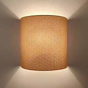 Applique da parete a semicerchio con design in tessuto stampato con motivi tradizionali giapponesi Asanoha giapponese Giallo senape turchese blu grigio nero