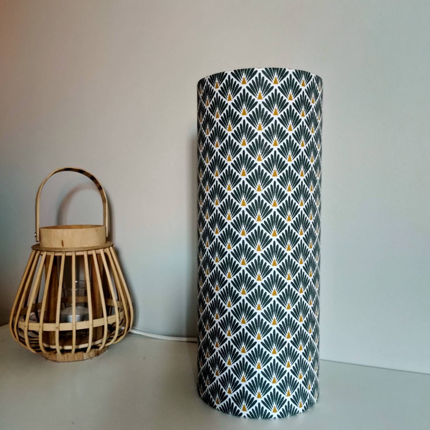 Lampe à Poser Tube Design Motifs Imprimé Art Déco Écailles Jaune Rose Rouge Vert Kaki Bleun Marine N