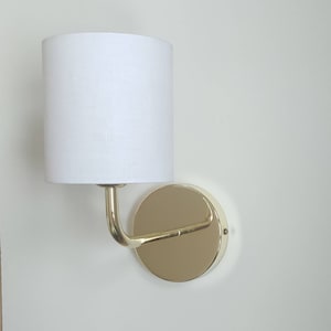 Wandlamp metalen rozet en effen wit/gebroken wit/ecrubeige lampenkap in linnen en katoenen canvas