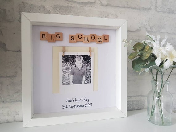 Personalisierte ersten Tag im Kindergarten/Schule Unisex Wooden Scrabble Fotorahmen Personalisierte ersten Tag im Kindergarten/Schule Unisex Wooden Scrabble Fotorahmen