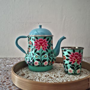 Tee-/Kaffeekanne aus Edelstahl, 800 ml, handbemalt, Kaschmir-Emaille, wiederverwendbar, türkis, grün, aquamarin, blau, rosa, floral, farbenfroh, Indien