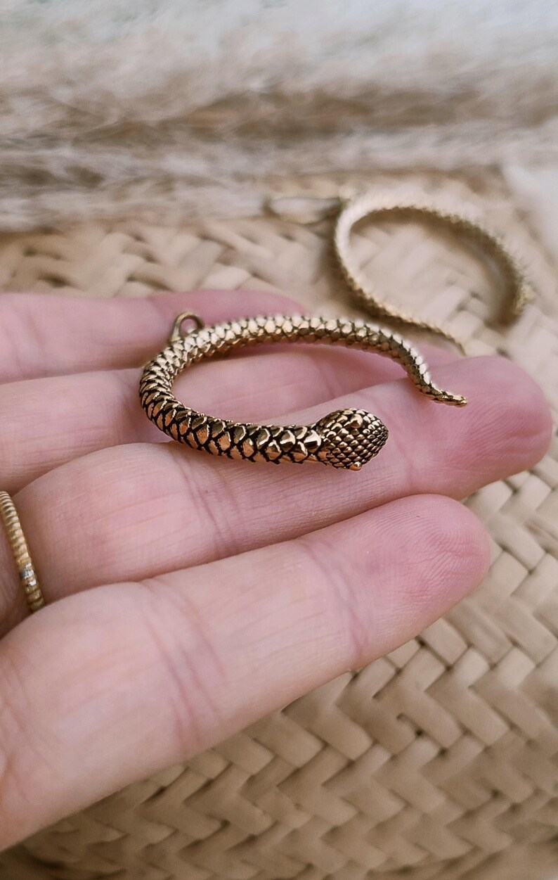 Snake earrings 
golden snake
Boucles d oreilles serpent dorées