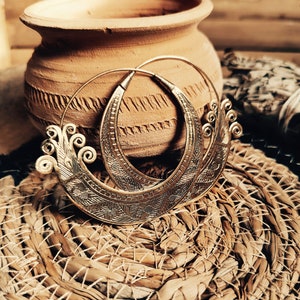 Boucles d&#39;oreilles dorées- hmong design- tribal earrings- silver plated- Tribal fusion
