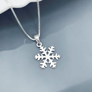Sterling Silver Snowflake Necklace, Christmas Necklace, Winter Wedding Necklace, Gift for Her, Christmas Gift, Girlfriend Gift, Wife Gift