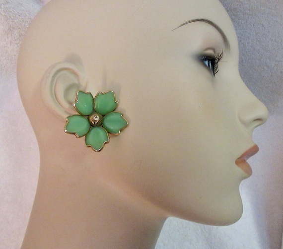 Crown Trifari Green Flower Clip Earrings SIGNED V… - image 1
