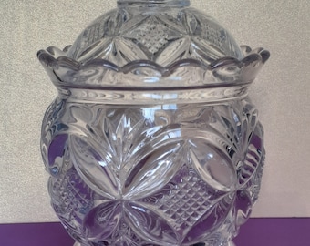 Sugar bowl with Lid Westmoreland EAPG Elite pattern