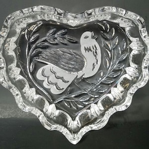Heart dish bird design