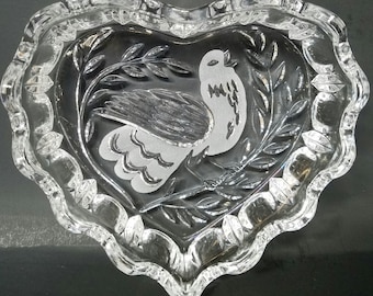 Heart dish bird design