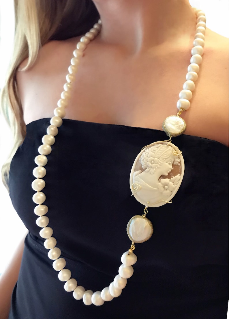 Pearl and cameo necklace Clearance
