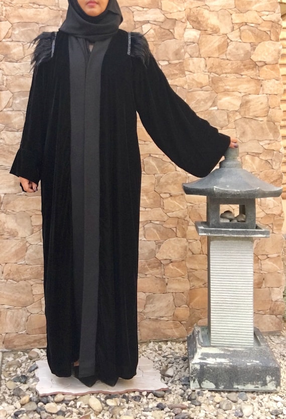 abaya with feathers