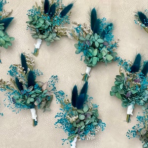 Teal Boutonnieres  - Blue dried flowers Boutonnières  - Favor gift topper- Tables plates decoration - Teal Dried Flower Boutonniere