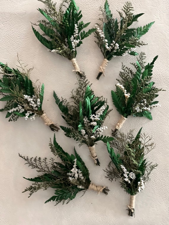 Trockenblumen Boutonniere: Grner Farn & Statice Hochzeitsstrau