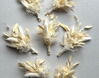 Natural White  and ivory Dried flowers boutonnières, Wedding boutonnières, Dried flowers accents;Wedding accessories