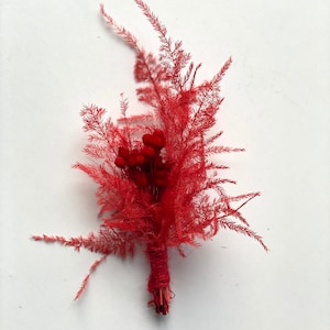 Red dried flowers boutonniere-Red wedding boutonnière-Miniature bouquet