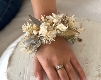 White and Naturals shades dried flowers corsag,Wrist corsage flowers-Country wedding corsages