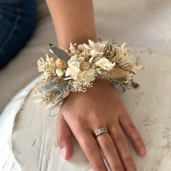 White and Naturals shades dried flowers corsag,Wrist corsage flowers-Country wedding corsages