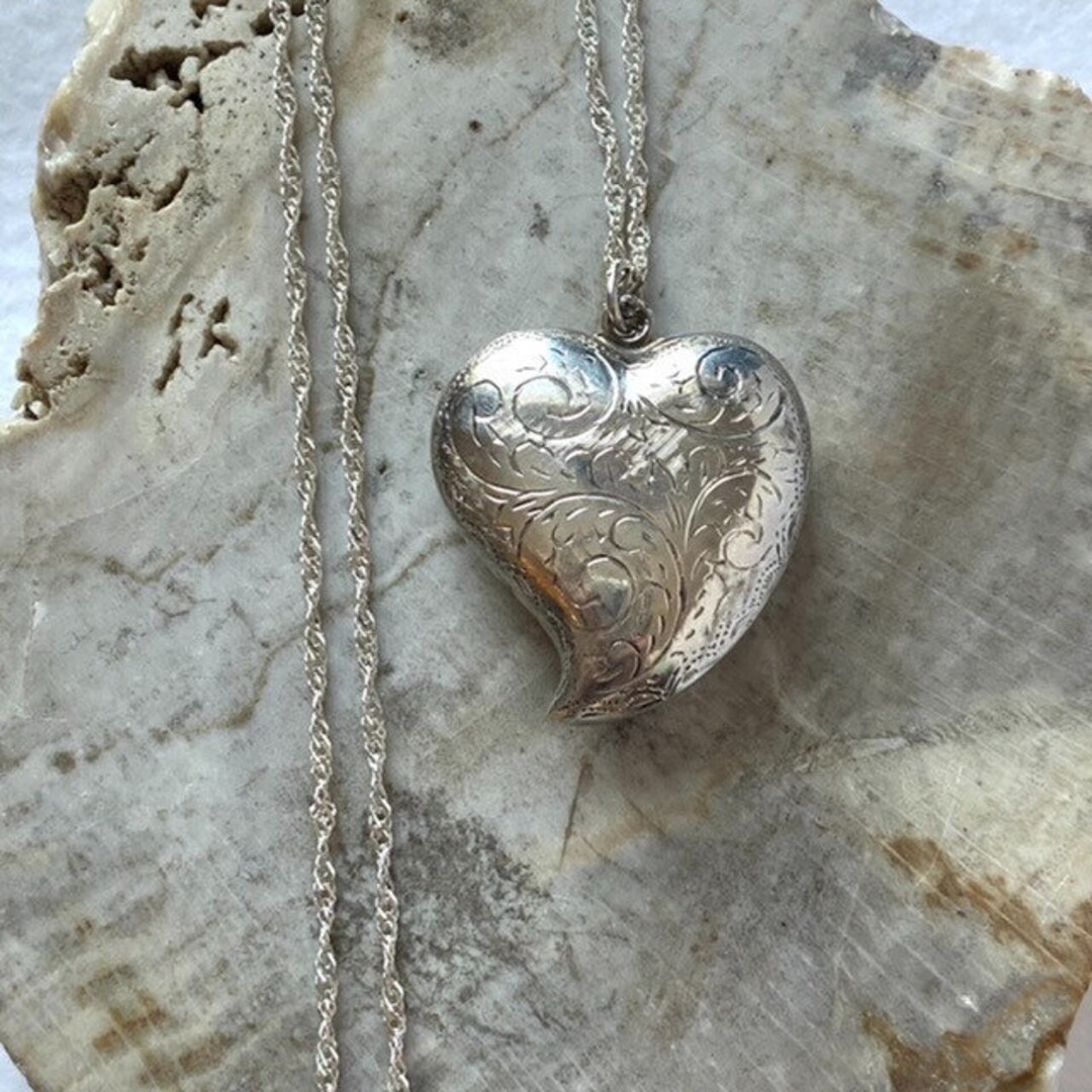 ビンテージエッチングパフィハートネックレスHeart puff