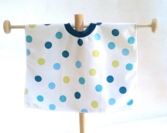 Quick-Dry Polka Dot Towel Bib for Infants and Preemies - Absorbent and soft.