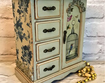 Shabby chic jewellery box.Shabby chic trinket box.Sewing box.Keepsake box.Birthday gift for her.Owl gift.Housewarming gift.Jewelry box.