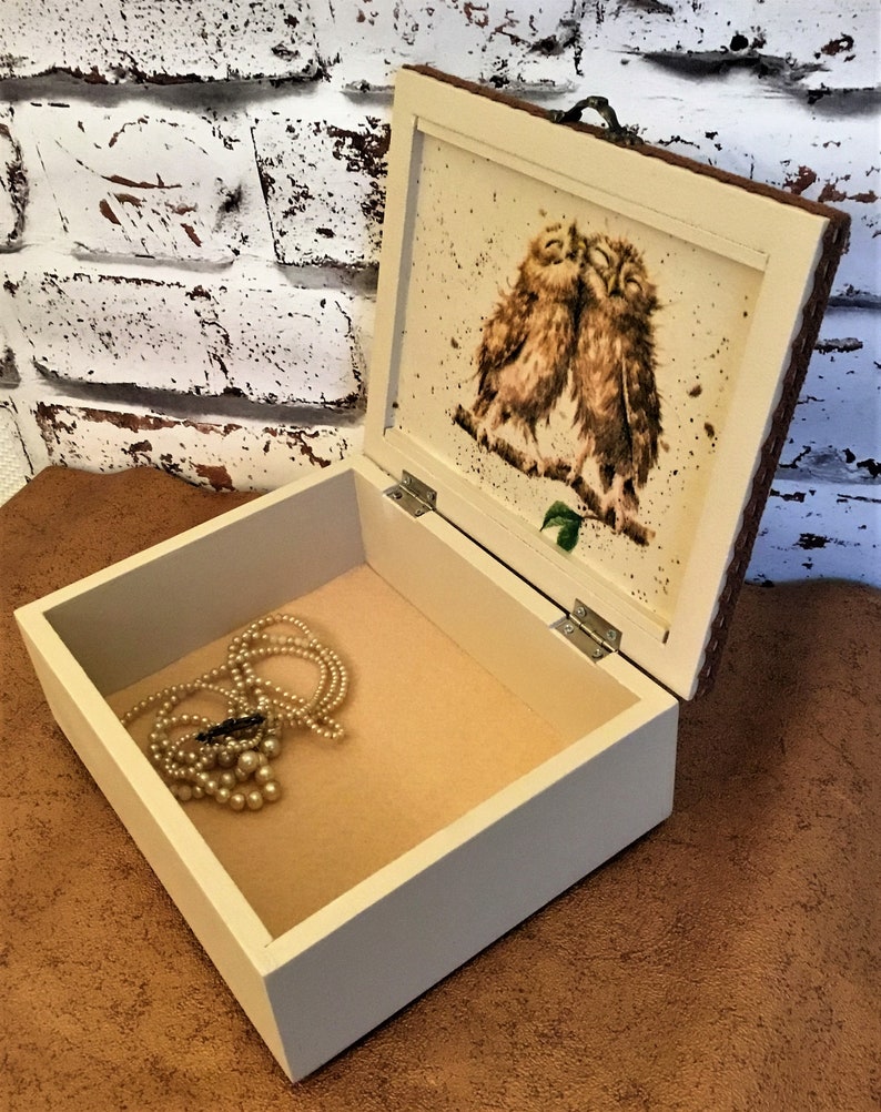 Shabby chic jewellery box.Shabby chic trinket box.Sewing box.Keepsake box.Birthday gift for her.Owl gift.Housewarming gift.Jewelry box.