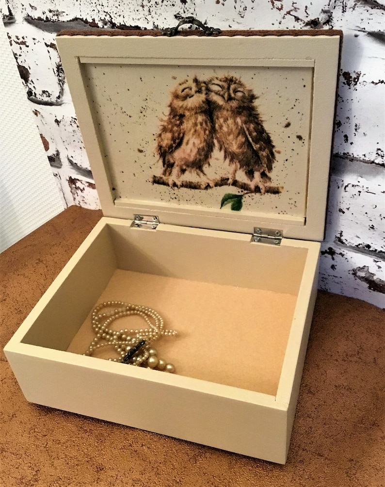 Shabby chic jewellery box.Shabby chic trinket box.Sewing box.Keepsake box.Birthday gift for her.Owl gift.Housewarming gift.Jewelry box.