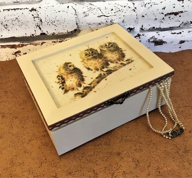 Shabby chic jewellery box.Shabby chic trinket box.Sewing box.Keepsake box.Birthday gift for her.Owl gift.Housewarming gift.Jewelry box.