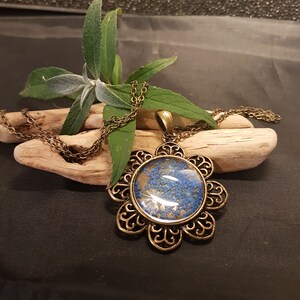Jewellery pendant with real blue dill flowers