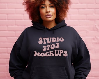 Gildan 18500 Felpa con cappuccio nera Mockup, Felpa con cappuccio Gildan Mockup, Felpa con cappuccio nera Mockup, Modello Mockup, Mockup con cappuccio oversize nero