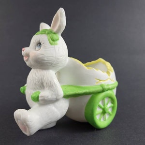 ヴィンテージ 80 年代 90 年代 白いウサギが卵を引っ張るカート プランター イースター 磁器 キッチュ