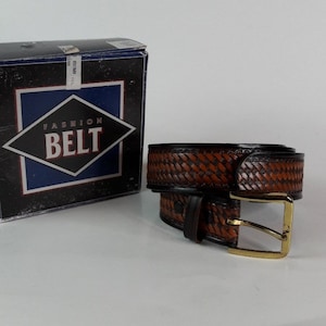 Vintage Unisex Mens Womens 34" - 40" Brown Leather Embossed Belt