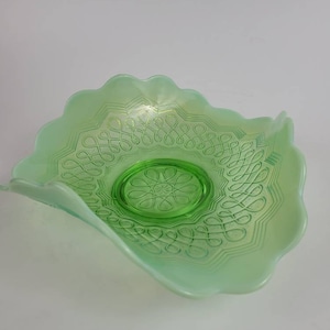 Vintage Jefferson Glass Many Loops Green Opalescent Scallop Edge Candy Dish or Bowl 1880 - 1930
