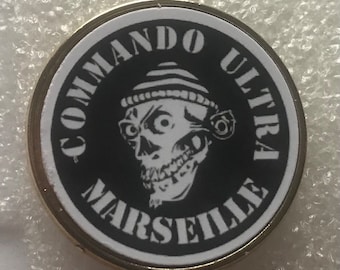 MARSEILLE Commado ultras pin badge football soccer.