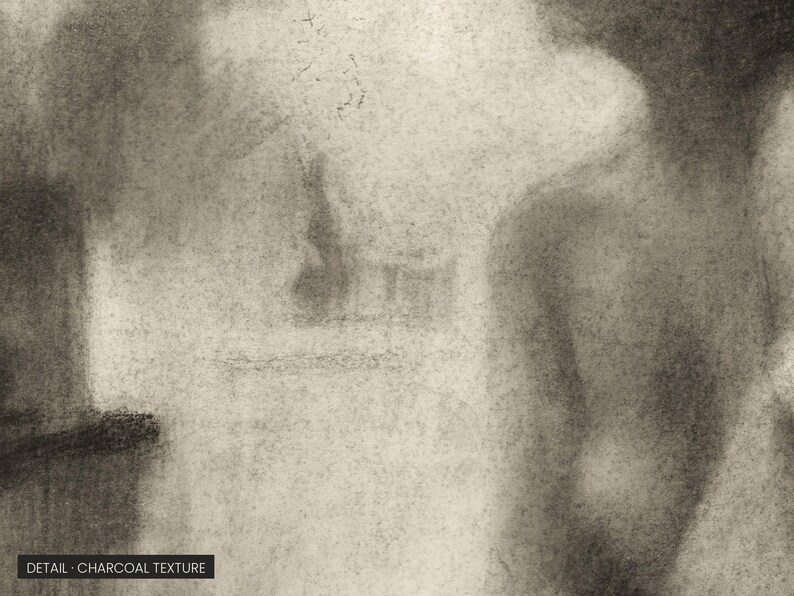 K&ouml;nnte beinhalten: Eine Kohlezeichnung mit einer k&ouml;rnigen, strukturierten Oberfl&auml;che und weichen, verwischten monochromatischen T&ouml;nen in Schwarz-, Grau- und Cremewei&szlig;t&ouml;nen. Ein kleines rechteckiges Etikett zeigt den Text DETAIL - CHARCOAL TEXTURE.