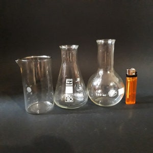 Set of 3 chemistry laboratory flasks vintage lab beakers