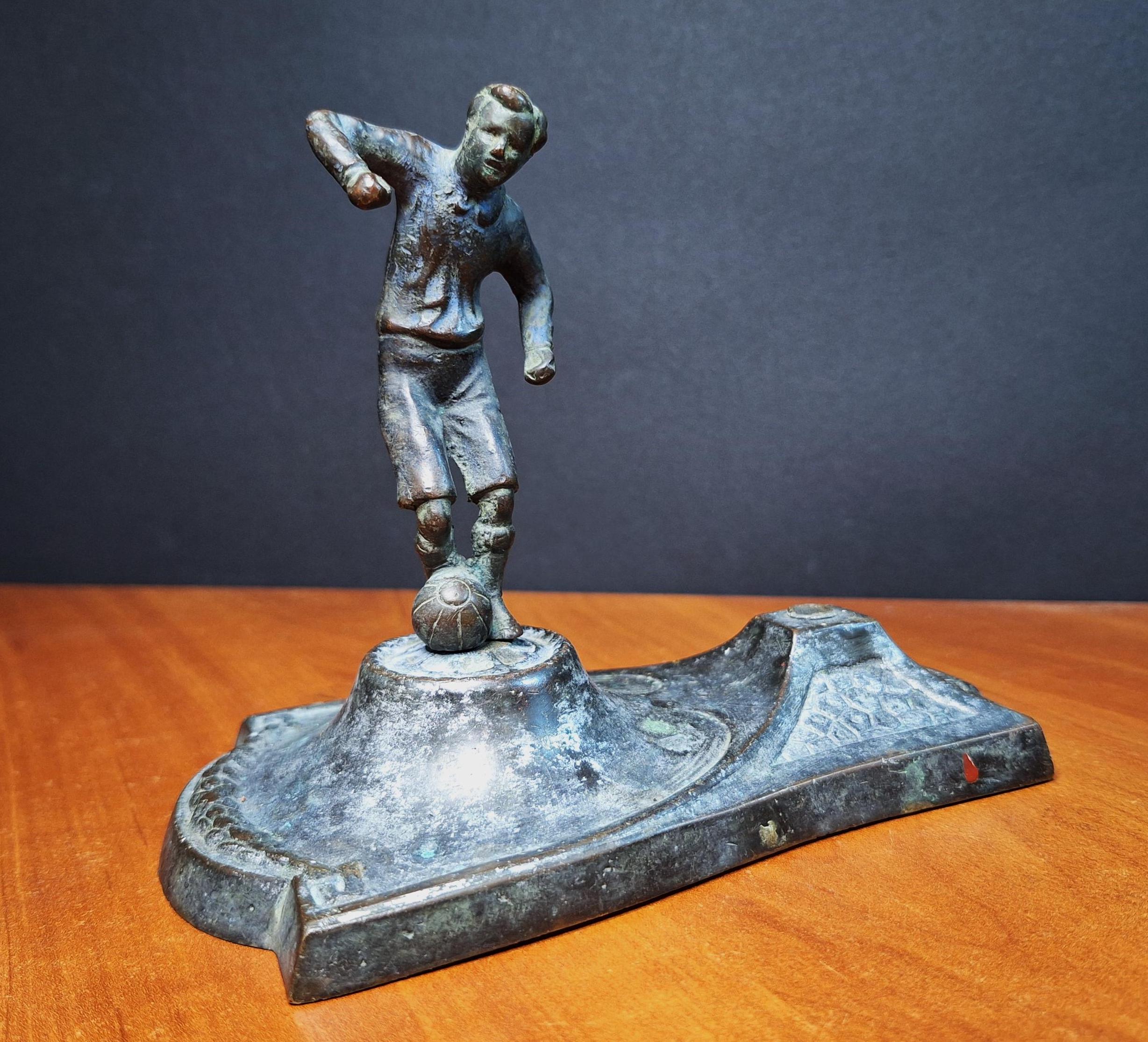 Figurine, statuette de footballeur vintage années 50 en céramique peinte - Décoration