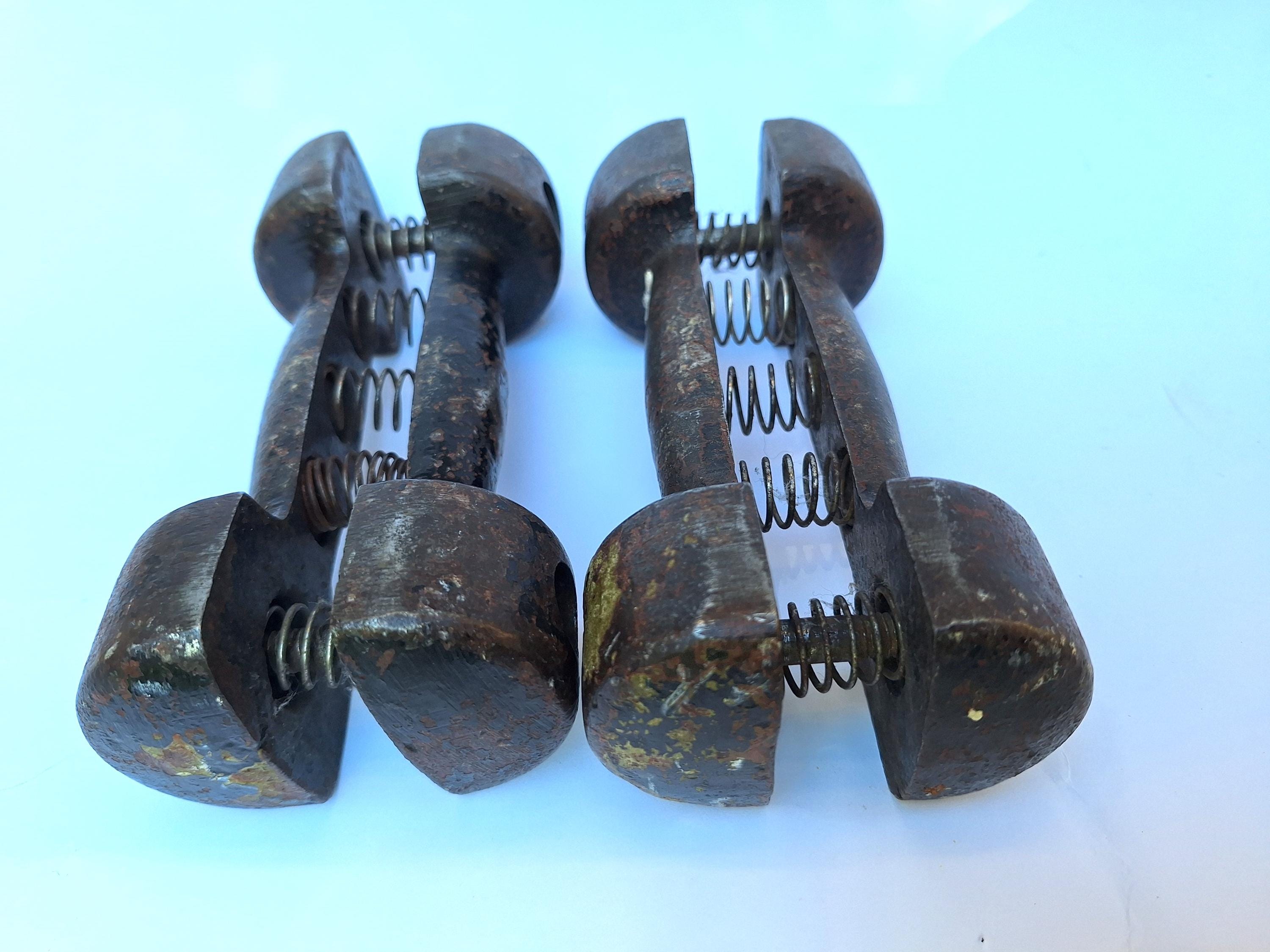 Set of 2 x 1.5 kg. Vintage dumbbells with springs Two in one - hand expander and hand weight barbells