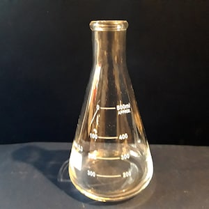 Erlenmeyer thick glass flask 500 ml representing boron 3.3 Vintage chemistry laboratory