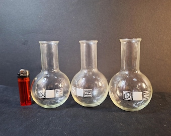 Zabytkowe szklane kolby laboratoryjne – płaskie dno – zestaw 3 szt. do chemii