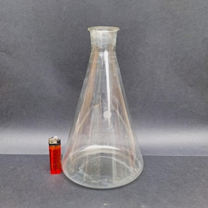 2.5 L Erlenmeyer large conical flask  Vintage chemistry laboratory