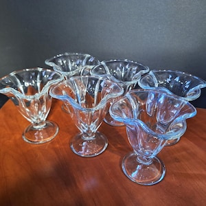 Vintage Set of 6 Milkshake Ice Cream Sundae Dessert Stem Tulip Top dishes