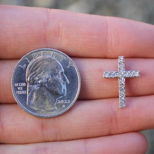Pre-Owned Sterling Silver 925 CZ Small Cross Pendant 0.9g