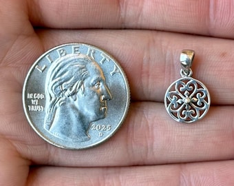 Sterling Silver 925 Small Ornate Charm Pendant - Pre-Owned (0.8g)