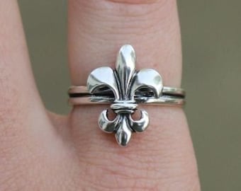 Anillo Flor de Lis de Plata de Ley 925 Talla 7.5 - Usado (3.1g)