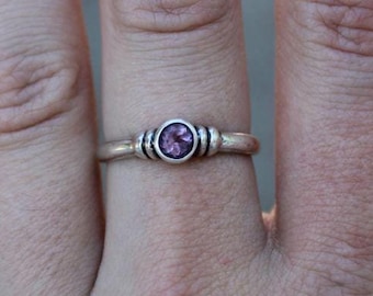 Anello Artigianale In Argento 925 Con Opale Blu Di Laboratorio E Croce Laterale – Misure 5-10 - Foto 5