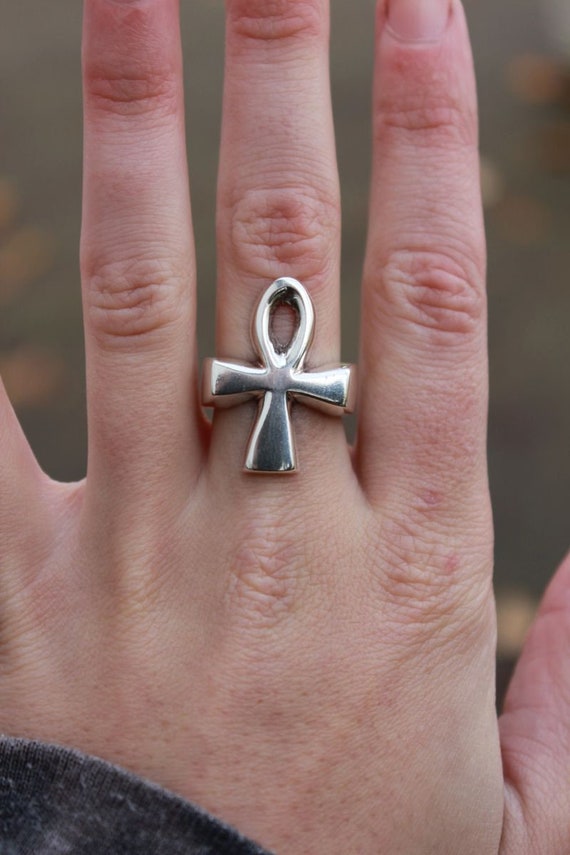 Pre-Owned Sterling Silver Size 7 Chunky Ankh Ring