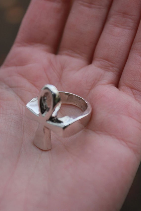 Pre-Owned Sterling Silver Size 7 Chunky Ankh Ring View 6