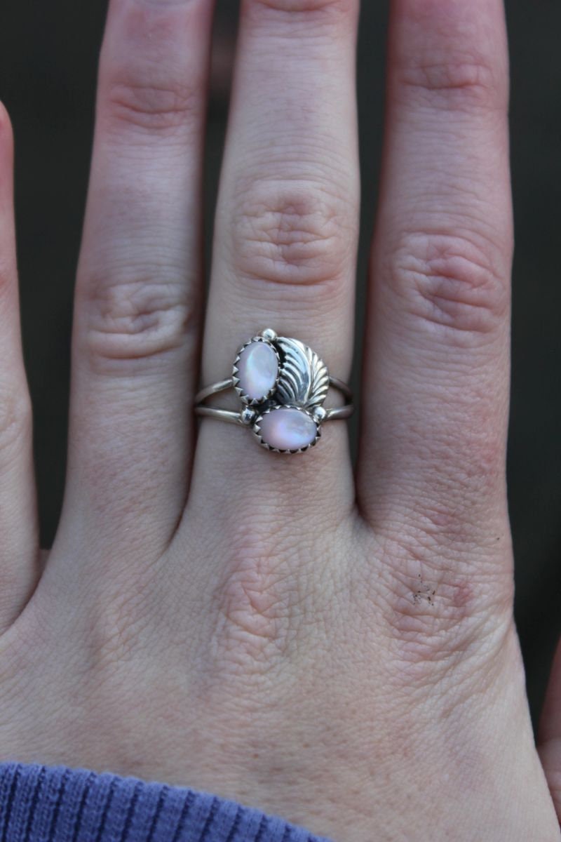 Beautiful Authentic Vintage Native American Navajo Pearl Sterling Silver  Ring